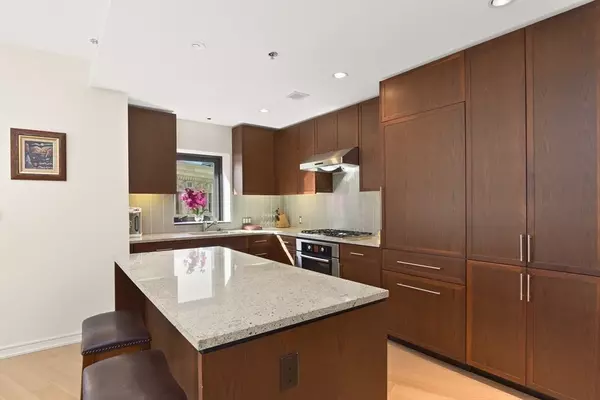 Boston, MA 02111,580 Washington #902