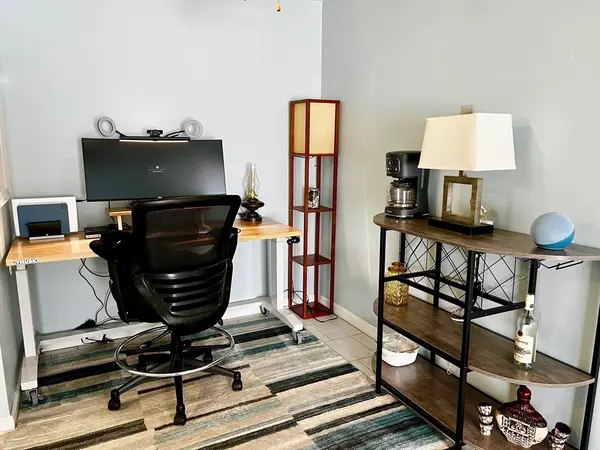 Greenfield, MA 01301,25 Keegan Ln #6A