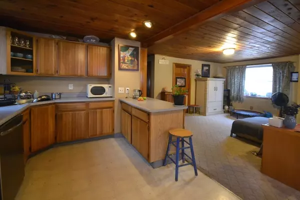 Oxford, MA 01540,14 Bartlett St