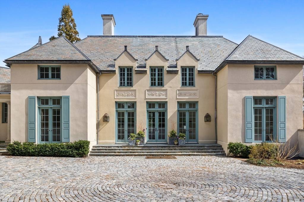 120 Cabot St, Brookline, MA 02467