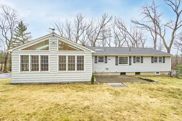 Chelmsford, MA 01824,17 Monument Hill Road