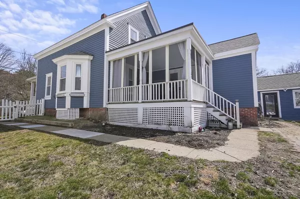 Amesbury, MA 01913,36 Madison St