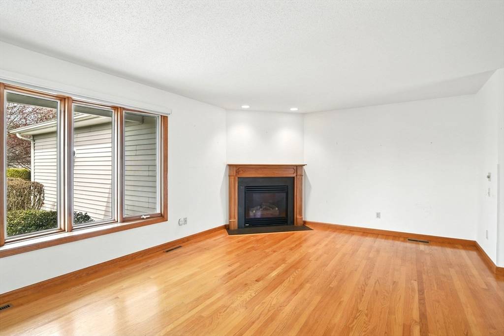 Westfield, MA 01085,15 Hamilton Way