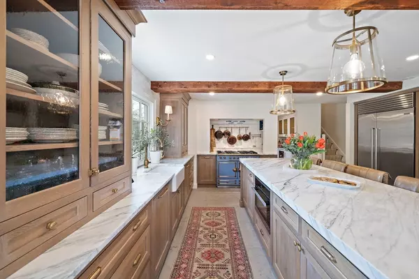 Norwell, MA 02061,242 Pleasant Street