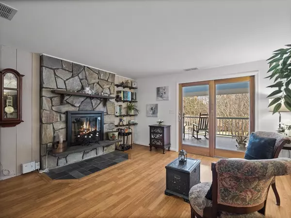 Chelmsford, MA 01824,7 Alcorn Rd