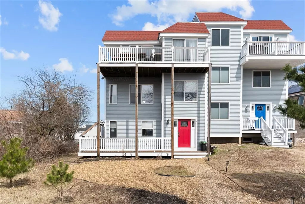 Newburyport, MA 01950,5 59th St #5