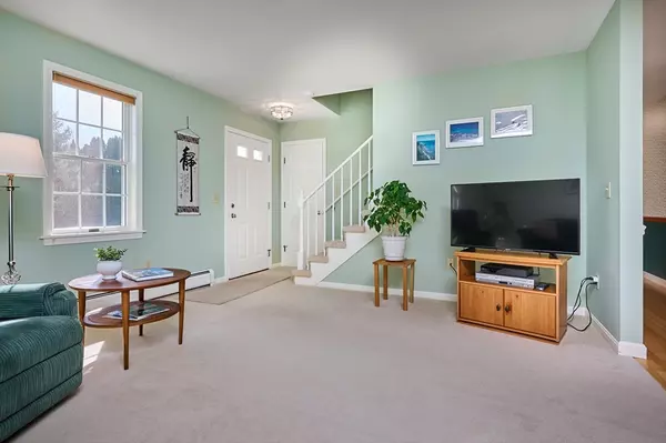 Sunderland, MA 01375,8 Valley View Lane