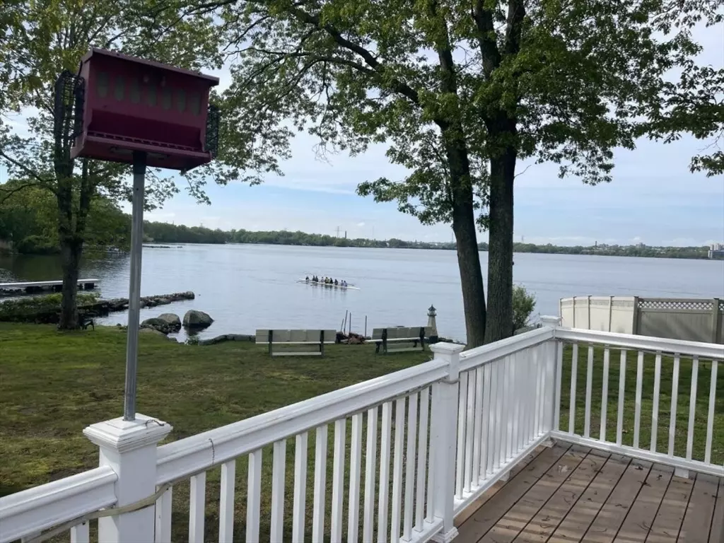 Fall River, MA 02721,15 Shannon St