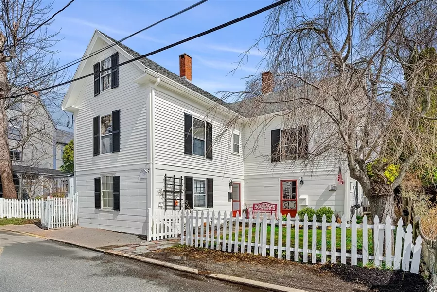 7 Glover Square #2, Marblehead, MA 01945