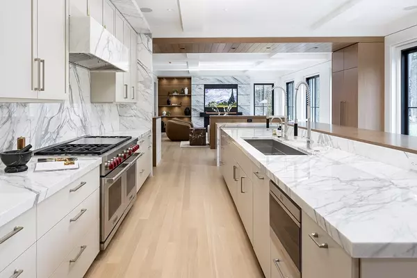Weston, MA 02493,21 Chestnut Street