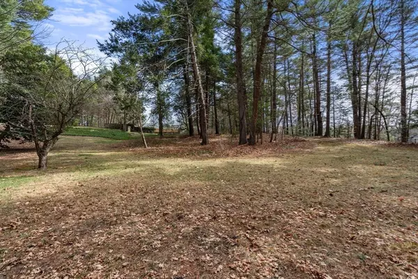 Weston, MA 02493,49 Concord Rd