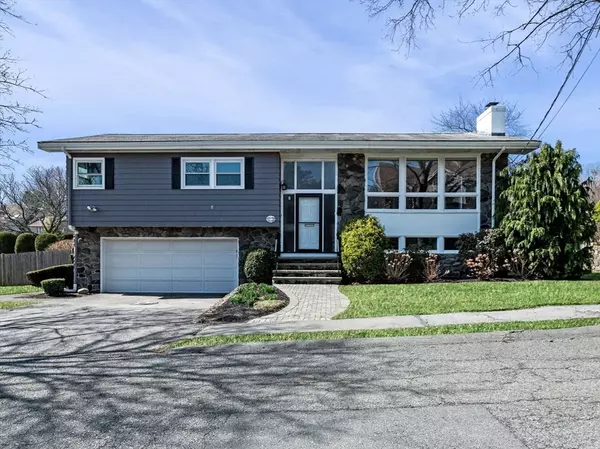 Marblehead, MA 01945,12 Mckinley Rd