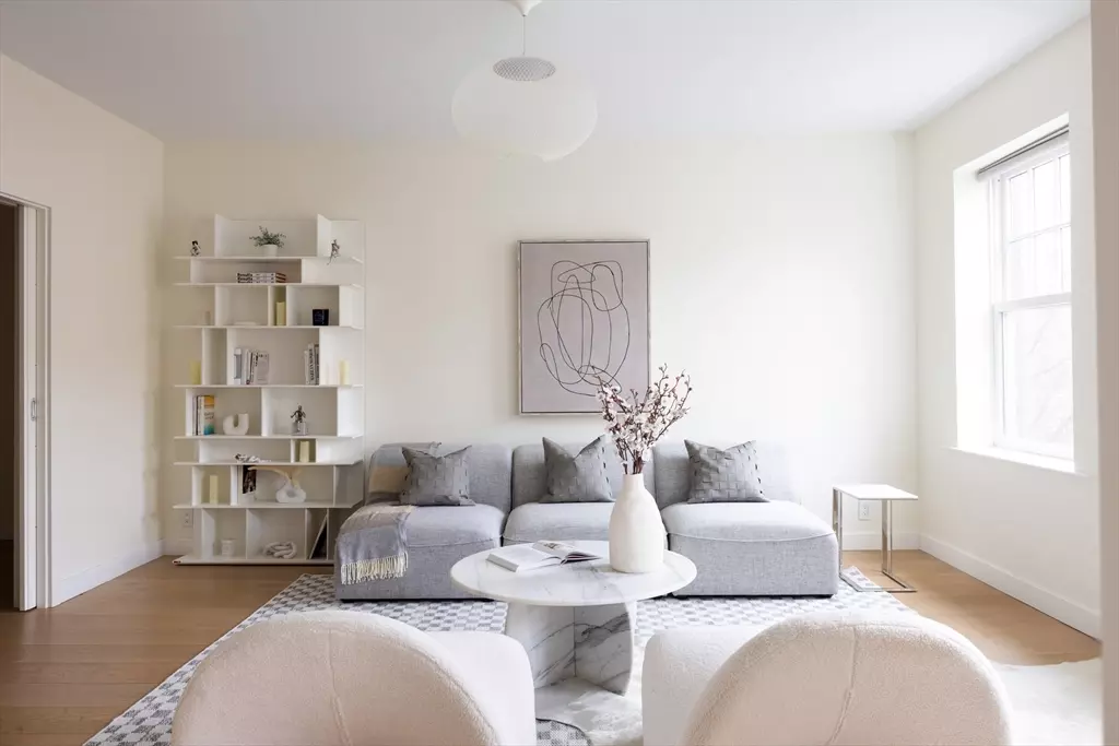 Brookline, MA 02446,24 John St #2