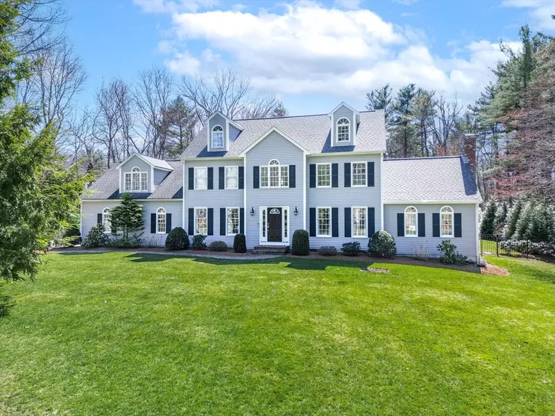 9 Windsor Dr, Foxboro, MA 02035