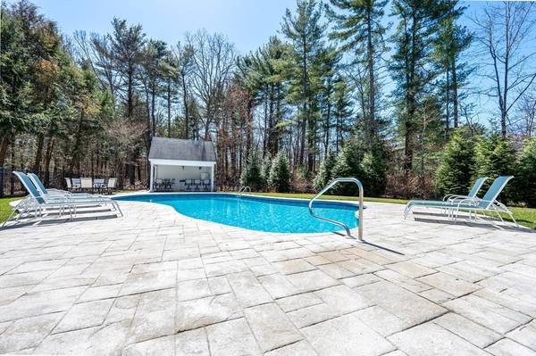 Foxboro, MA 02035,9 Windsor Dr