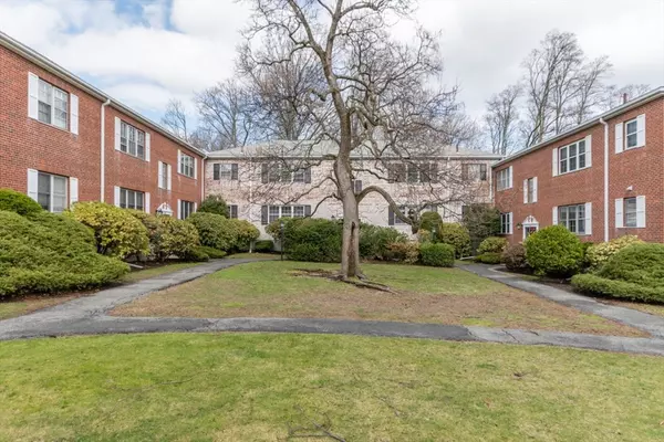 121 Lake Shore Rd #2, Boston, MA 02135