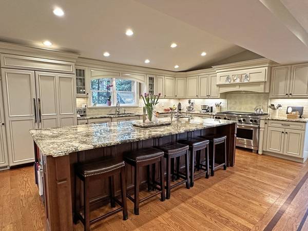 9 Lantern Rd, Belmont, MA 02478