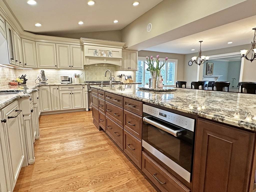 Belmont, MA 02478,9 Lantern Rd
