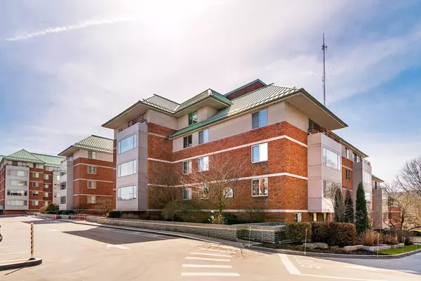 173 Oak St #303, Newton, MA 02464