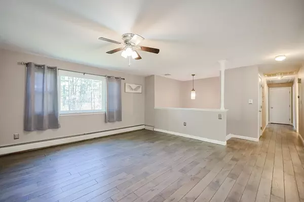 Plainville, MA 02762,10 Horseshoe Dr.