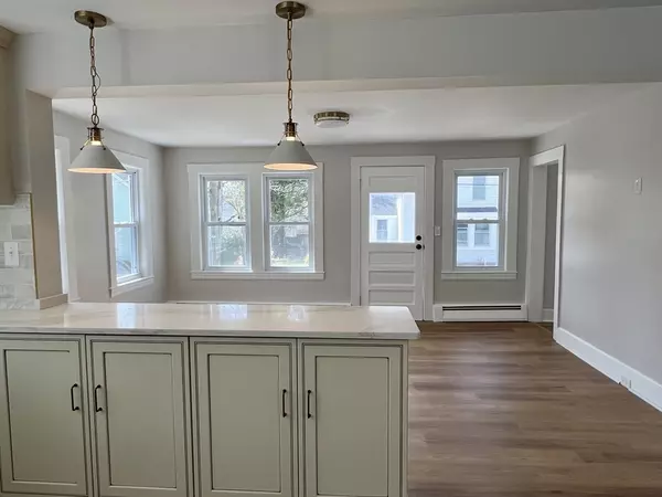 Maynard, MA 01754,11 Pine St