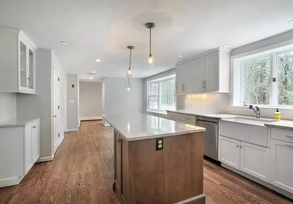 Duxbury, MA 02332,4 Tinkers Ledge Rd