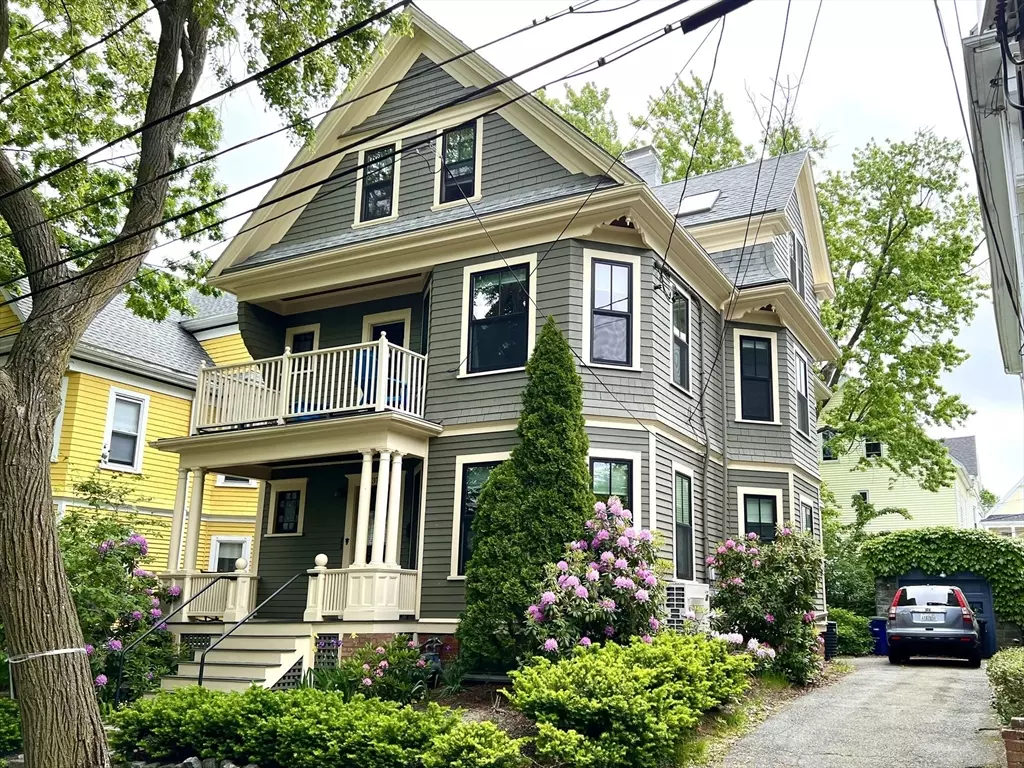 Somerville, MA 02144,37 Banks Street #3