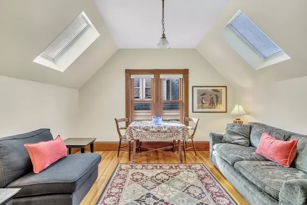 Somerville, MA 02144,37 Banks Street #3