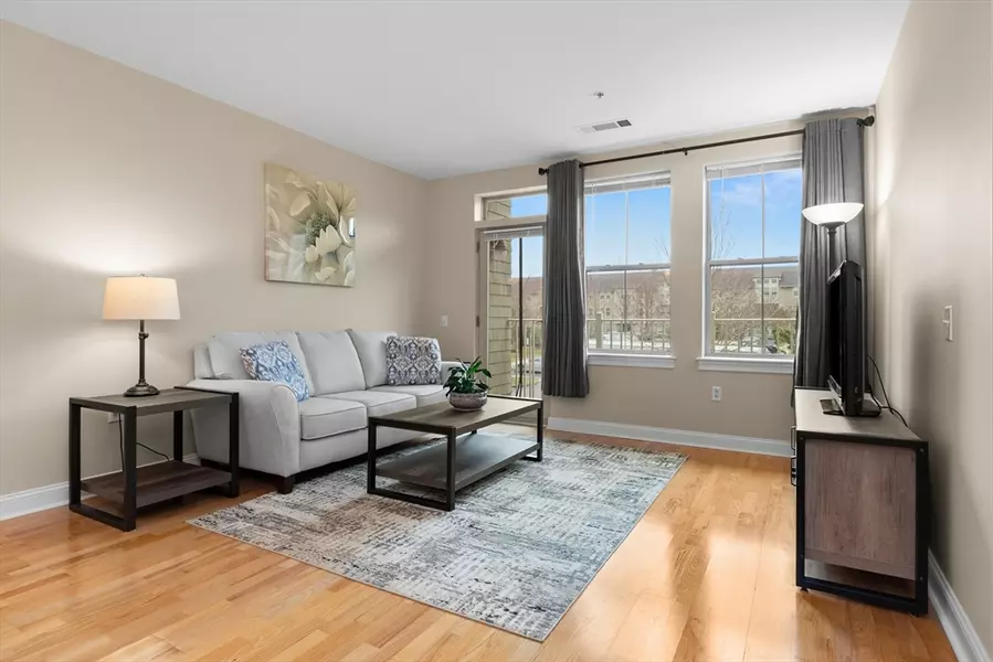 1 Harvest Dr #208, North Andover, MA 01845