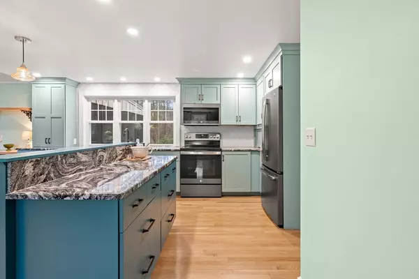 Dunstable, MA 01827,76 Hardy St