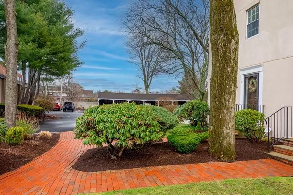 Needham, MA 02492,12 Denmark Lane #12