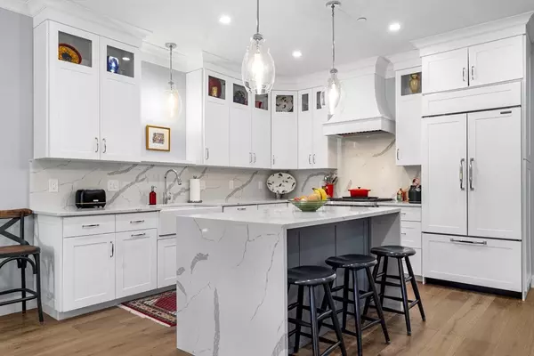 298 Washington St #208, Westwood, MA 02090