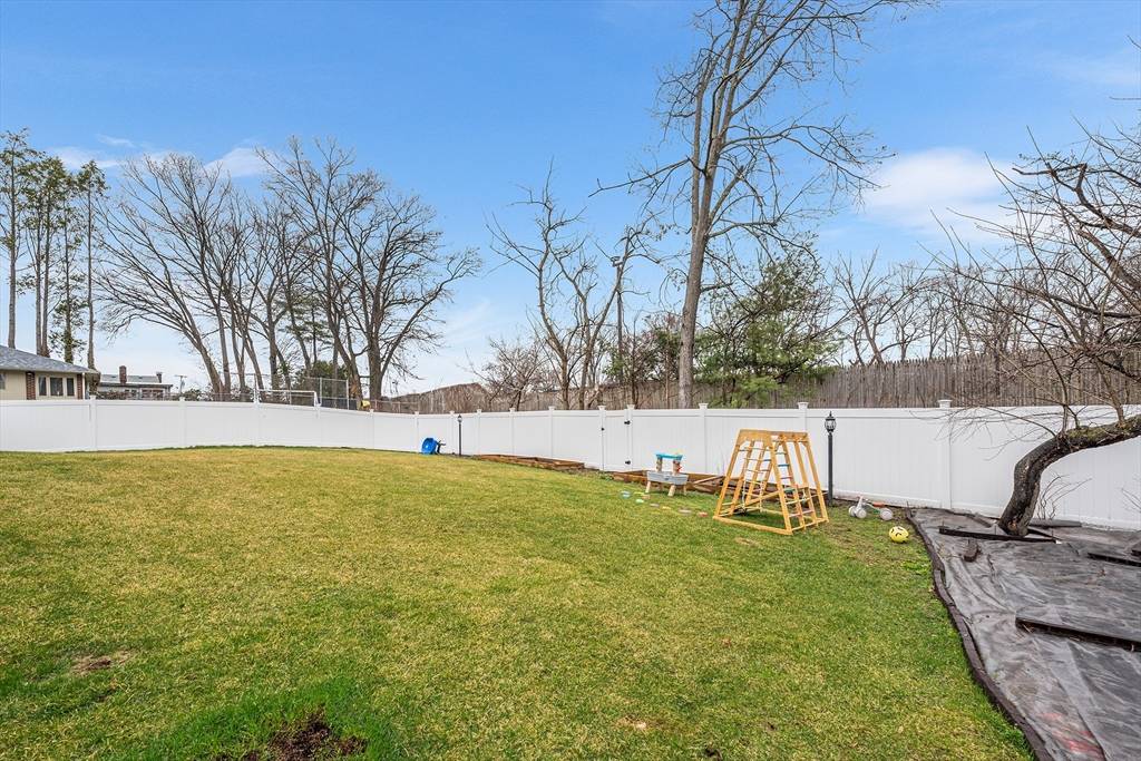 Framingham, MA 01702,32 Fraser Rd