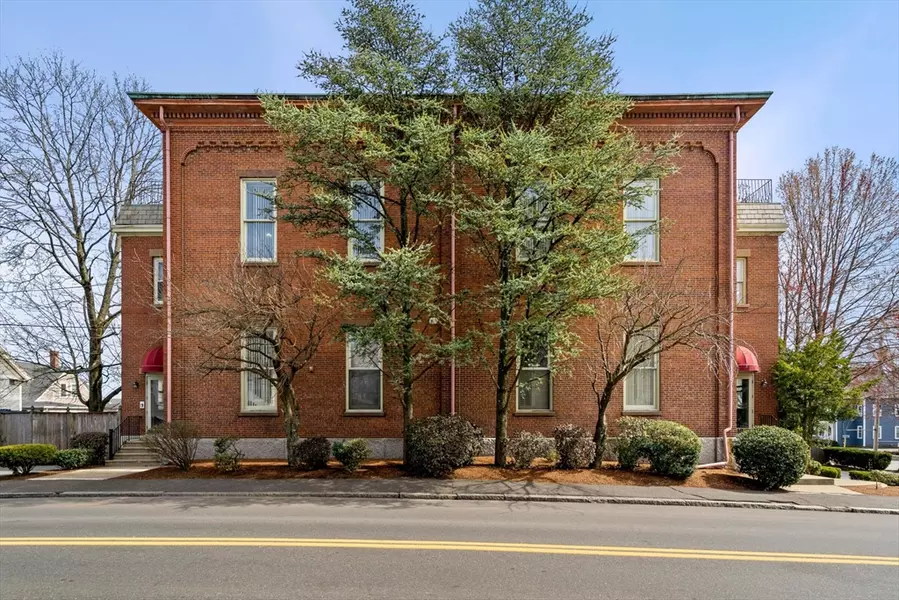 5 School St #1, Salem, MA 01970