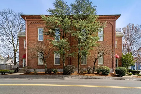 5 School St #1, Salem, MA 01970