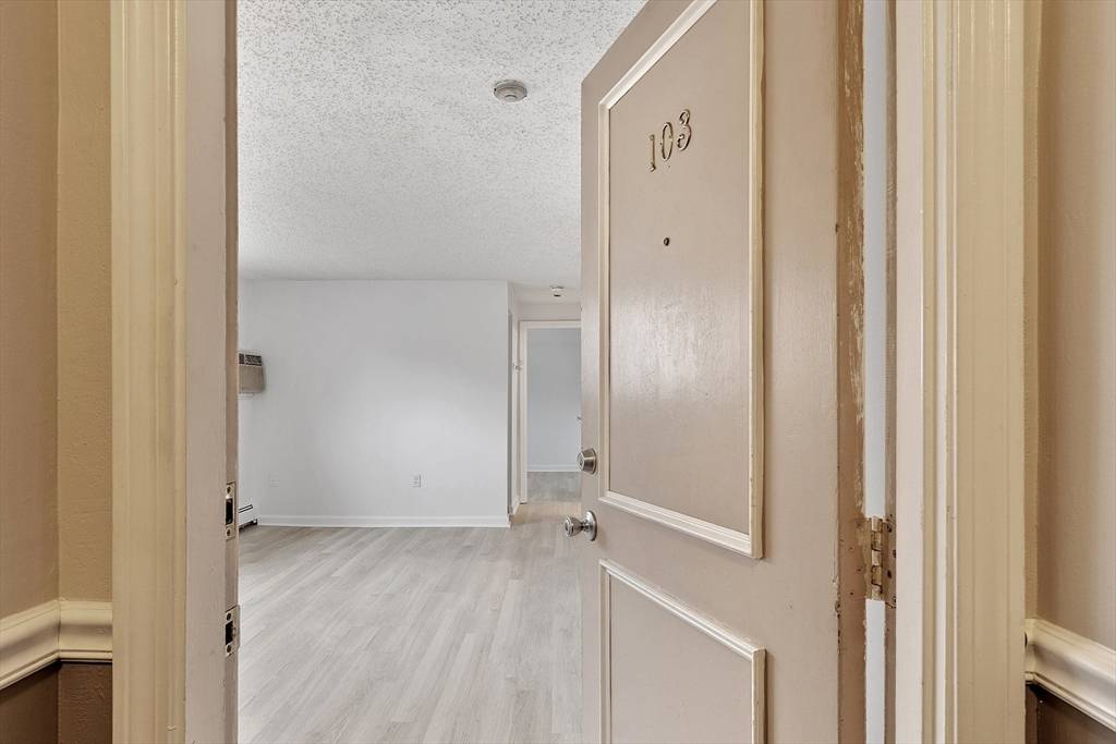 Amesbury, MA 01913,21 Clarks Road #103