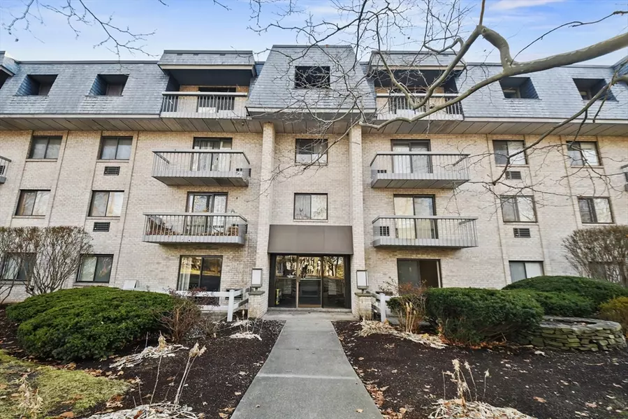 85 Commons Dr #412, Shrewsbury, MA 01545