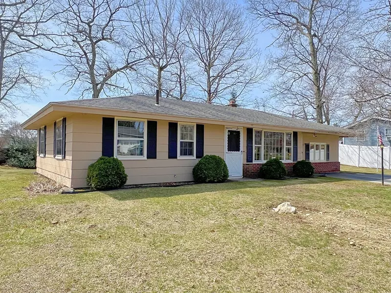 129 Patricia Dr, Bellingham, MA 02019