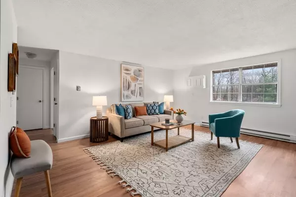 Medfield, MA 02052,89 Pleasant St #B10