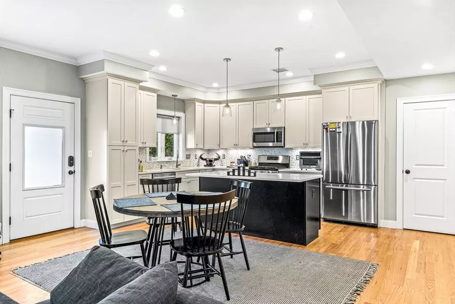 55 Chestnut St #1, Waltham, MA 02453