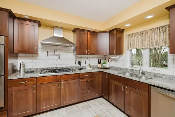 Seekonk, MA 02771,36 Hope