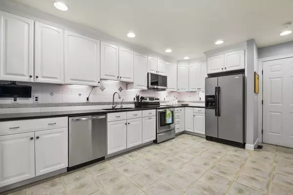 Norton, MA 02766,10 Country Circle #10