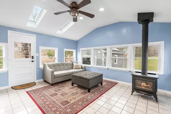 West Newbury, MA 01985,832 Main St