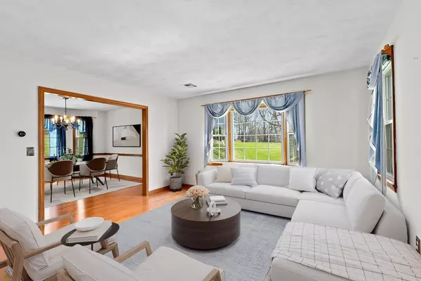 Mendon, MA 01756,19 Crestview Dr