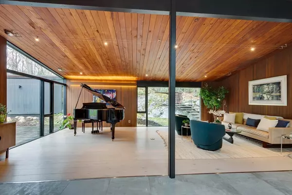 Lincoln, MA 01773,18 Moccasin Hill