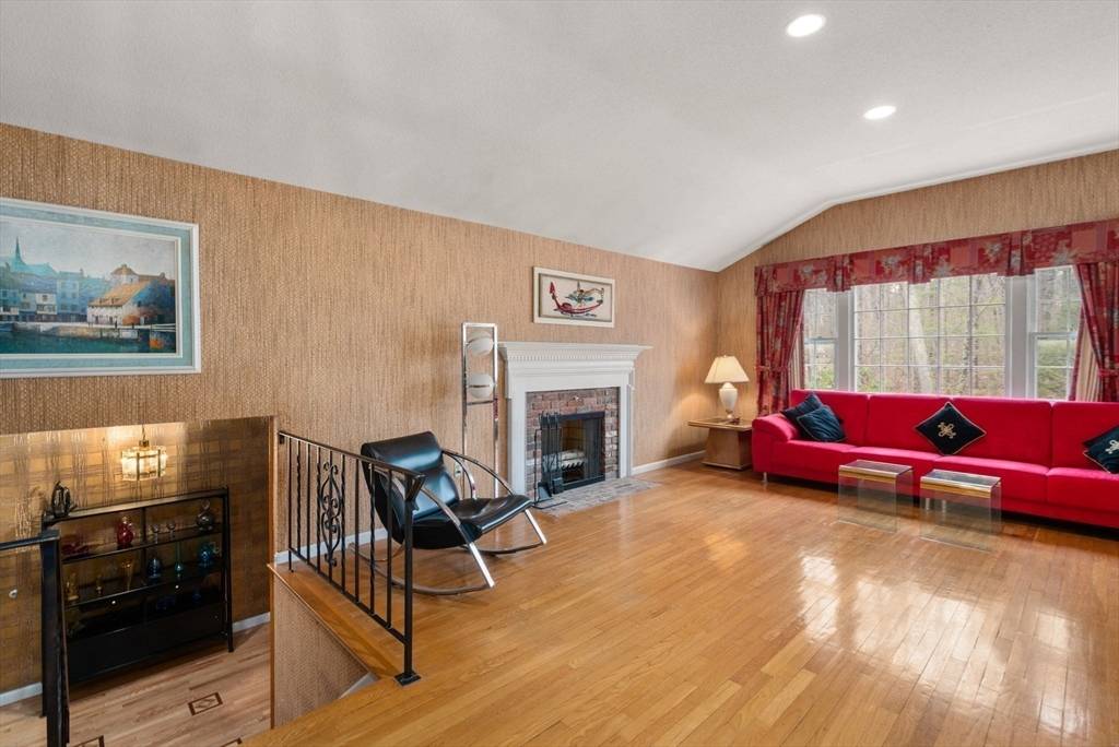 Hopkinton, MA 01748,3 Briarcliff Dr
