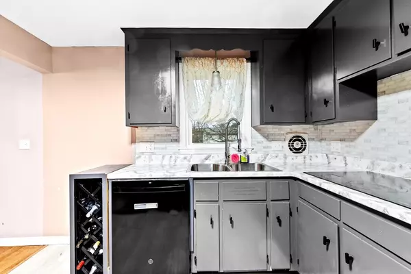 Randolph, MA 02368,28 Smith Rd