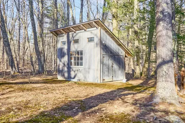 Petersham, MA 01366,22 Briggs Rd