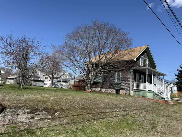 Acushnet, MA 02743,39 Hope St