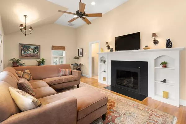 Milton, MA 02186,84 Badger Cir